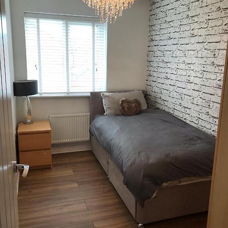Double Room With En-Suite. Central For North West Rainhill Exterior photo